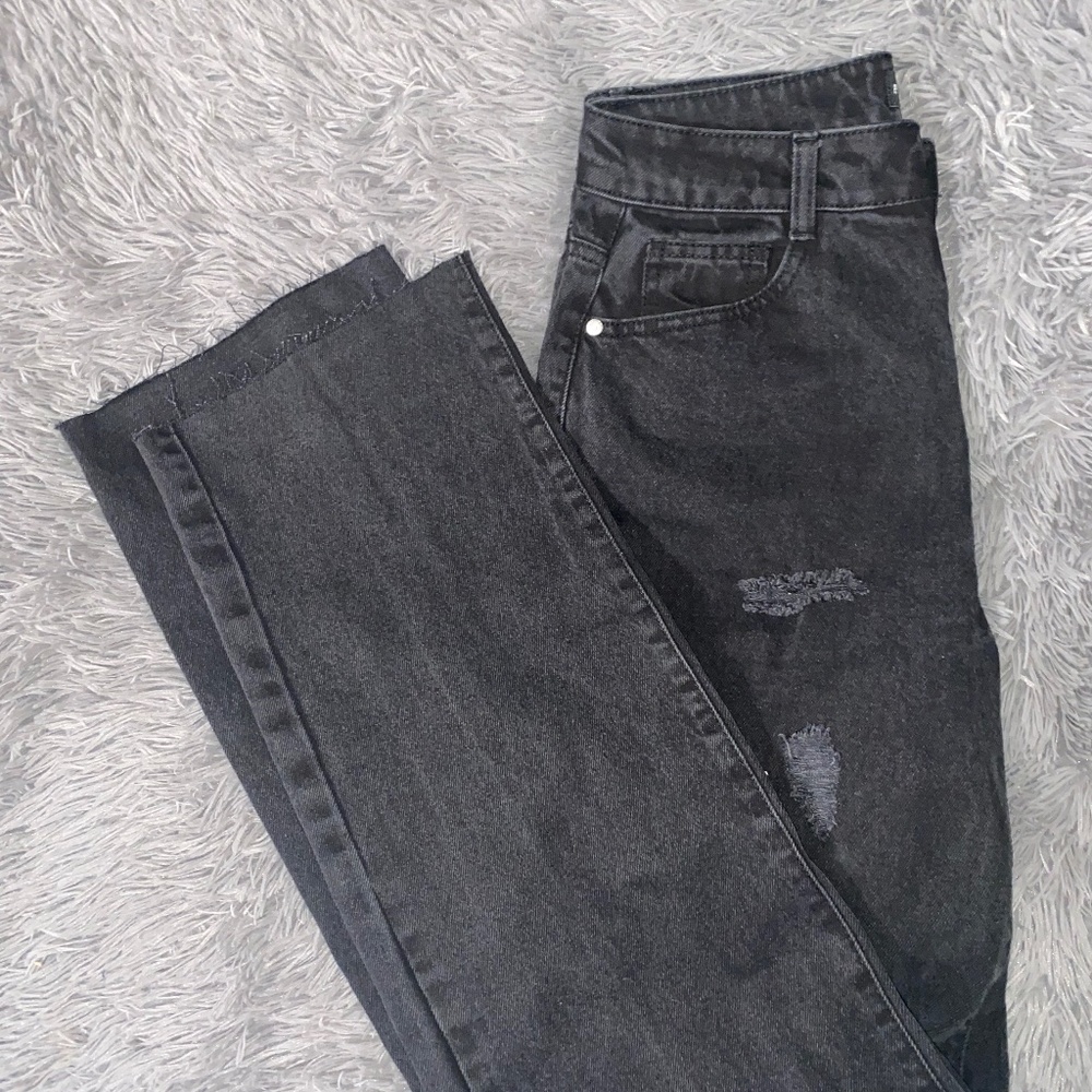 Pretty Little Thing Black Straight Leg Distressed Jeans